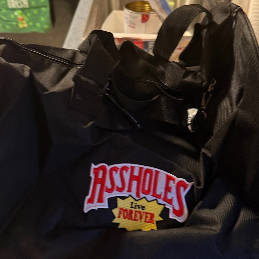 FIVE Brand new Assholes Live Forever duffle bags. - Picture 10 of 10